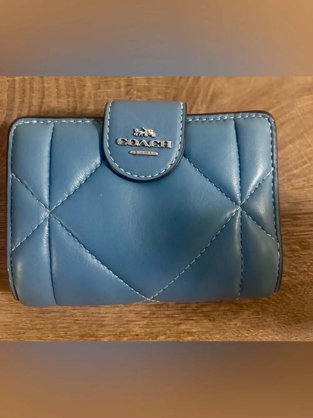 Coach New CM997 Light Mist Blue Puffy Leather Medium Corner Zip Wallet - Picture 1 of 4